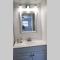 Modern Luxury Condo - Near UF, Shands & Celebration Pointe