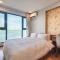 22Land Moon West Lake