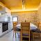 Patakun holiday home for 5, with heated pool - Lećevica