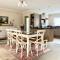Cosy House in Chartwell, Hamilton-Private Garden & Shopping Mall