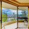 Main Beach Waterfront Apartment