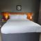 Swiss House B&B - Castleton