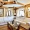 Brand new beautiful 3 bedroom few steps from centre