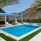 Hidden Valley Farm Home AE