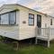 Norfolk Poppy Caravan - Sleeps 4 - WiFi and Sky TV Included - 伯克顿