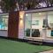 Tiny House in Belconnen 1BR Self Contained Wine - Higgins