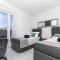 Hedonist-Luxury 2 bedroom apartment with private HOT TUB, garden and free parking