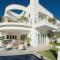 Giant luxurious mansion in Flamingo with pool and sumptuous ocean views