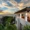 Giant luxurious mansion in Flamingo with pool and sumptuous ocean views