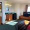 Carlyle Inn & Suites