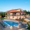 Luxury Villa Santa Cruz with XL pool and Jacuzzi