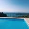 Casa Cecilia, 2 bedrooms, 1 bathroom, lake view, pool