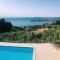 Casa Cecilia, 2 bedrooms, 1 bathroom, lake view, pool