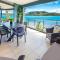 Edge 5 Oceanfront 3-Bedroom Apartment - Featuring an Infinity Pool, Spa Bath, Buggy and Valet Service - Isla Hamilton