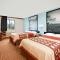 Super 8 by Wyndham Rock Port MO