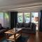 Modern Spacious Cottage with Hot Tub, Flora Studio