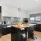 9 19 Troon Drive