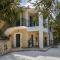 Keri Marathias Pavezzo Villa
