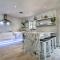 Upscale Home with Hot Tub Walking Distance to Beach - بومبانو بيتش