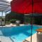 logement avec piscine couverte chauffée du 15 avril à octobre et spa privatifs, vue - Estivareilles