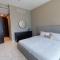 BUNYAN TOWER COZY ONE BED ROOM
