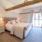 Chapel Cottage at Pond Hall Farm, Stunnning Property with Private Hot Tub - Ipswich