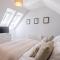 Geoffs Rest at Pond Hall Farm in Hadleigh with Private Hot Tub