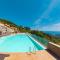 Albatros - swimming pool with sea view and terrace