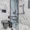 Spacious flat with courtyard and private parking! - Atény