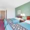 Super 8 by Wyndham Kennett