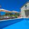 Dandy apartment with pool 2 bedrooms