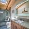 Hot Tub, Pool Table Luxe Reno Chalet with Mtn View! - رينو