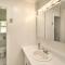 Bluefield Retreat with Pool Table Near Parks! - 布卢菲尔德