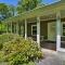 Charming Cottage with Deck Mtn and Lake Views! - Wallkill