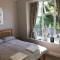 Beachside 2-Bed - Sleeps 4 Parking & Pet Friendly