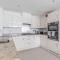 STYLISH 4 BED/2 BATH & PARKING - PINEWOOD/HEATHROW