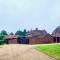 Stunning Estate sleeps 22 private parking & garden - Hailsham