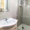 The Yew Studio - Self contained one bed studio flat with parking