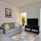 Spacious Three Bedroom House - Free Parking & Wifi