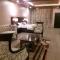 Maple Leaf Hotel