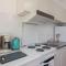 A2 apt near beach w patio parking and grill