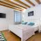 Cozy Montalbano Studios by Irundo