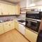 Huge 6-Bed Apartment in Darlington Centre
