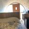 Romantic escape luxury Hobbit house with Hot tub! - Sheerness