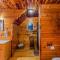 Lodge at OZK Ranch- Incredible mountaintop cabin with hot tub and views - Compton