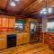 Lodge at OZK Ranch- Incredible mountaintop cabin with hot tub and views - Compton