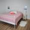 Apartman Gulliver in the center, 10 meters from the sea with private parking in natural shade - راباك
