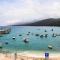 Apartman Gulliver in the center, 10 meters from the sea with private parking in natural shade - راباك