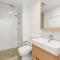 KOZYGURU SOUTH BRISBANE KOZY 2 BEDROOMS APT + FREE PARKING BRISBANE ONE QSB001-1203