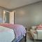 Modern Townhome with Fireplace Near Stoll Park
